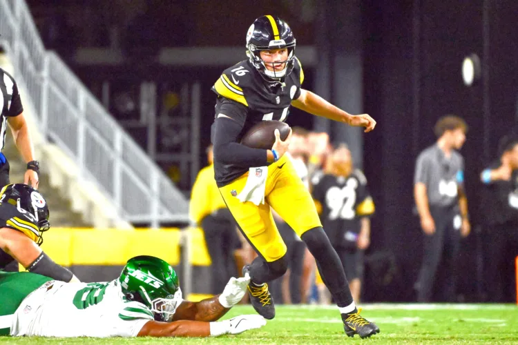 Smith throws a TD pass as Jets top Steelers 17-0